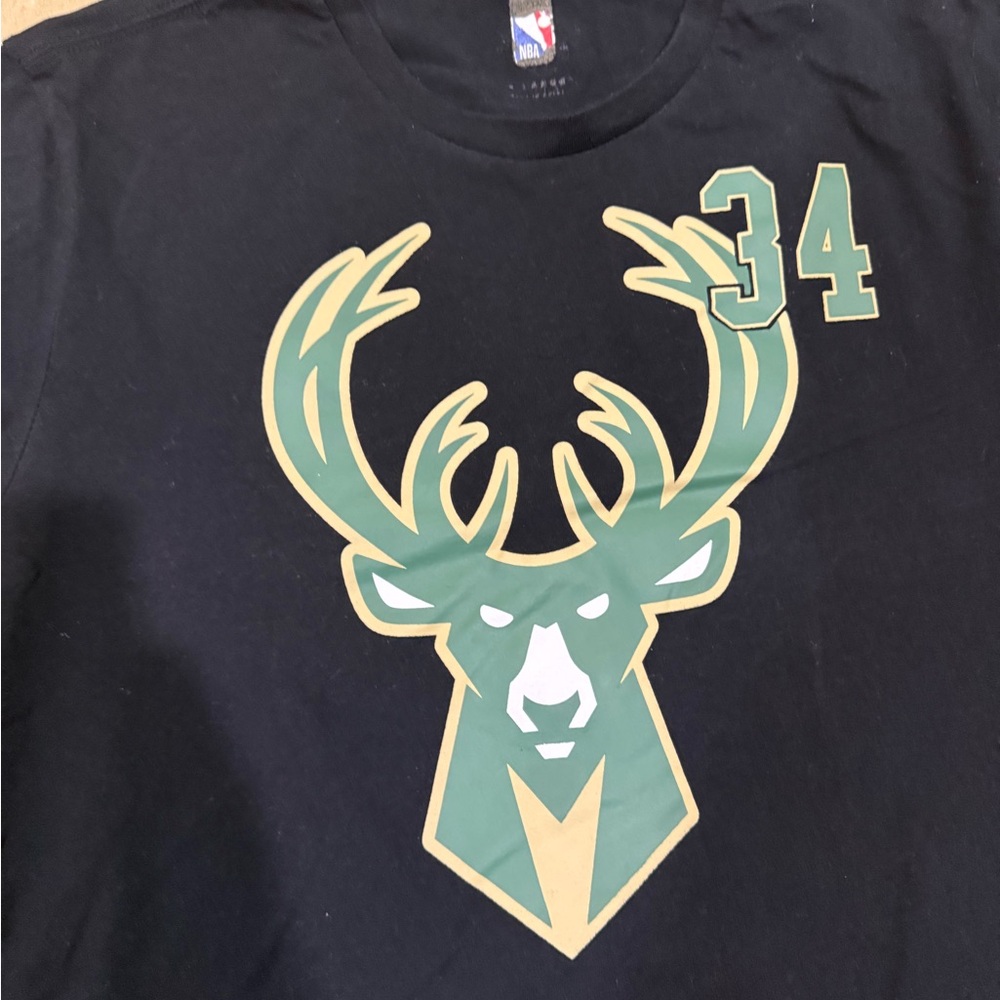 Milwaukee Bucks Giannis Antetokounmpo Black Team Tee Size XL